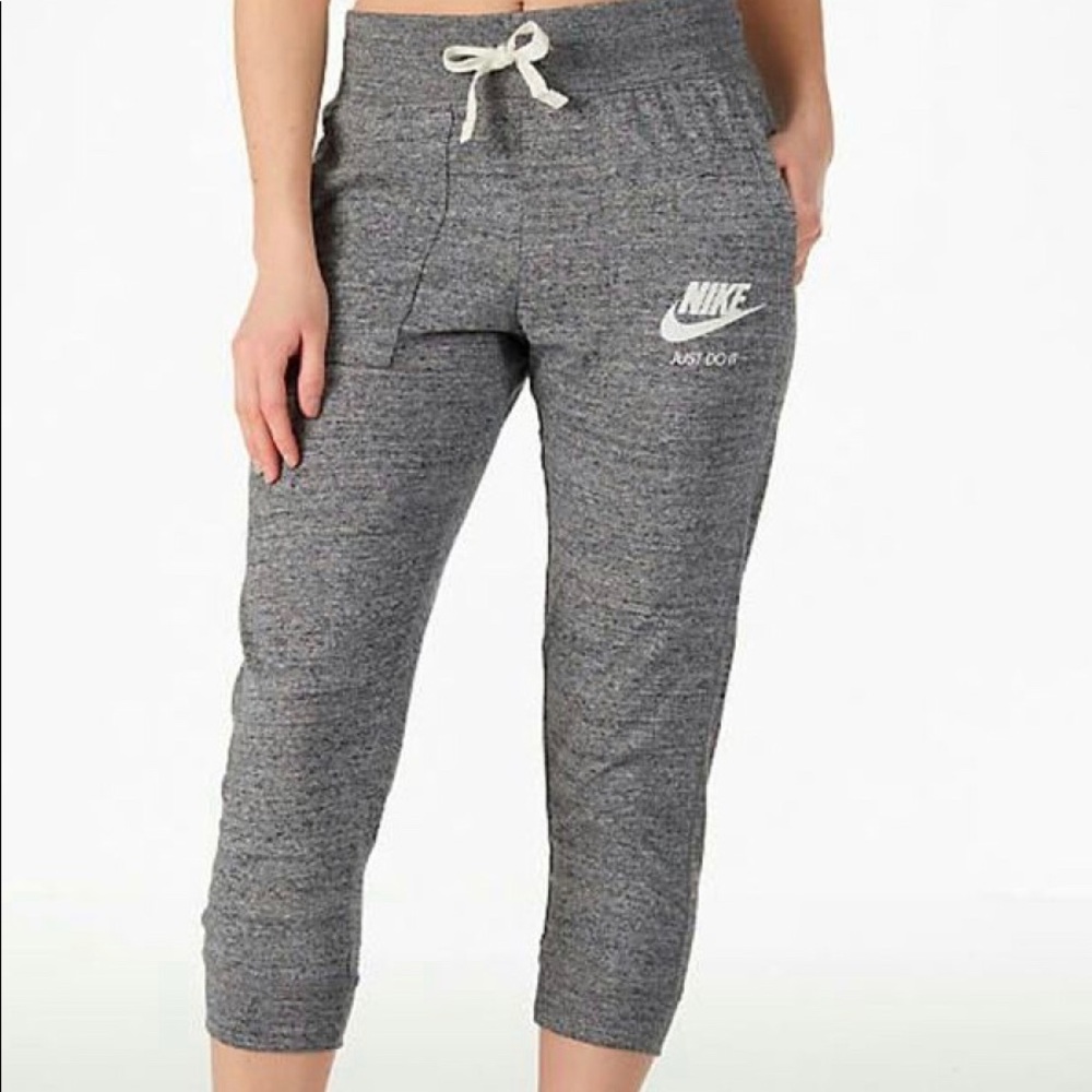 Cropped Nike Sweats